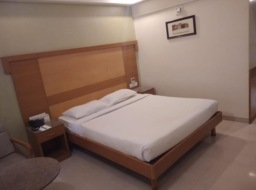 Hotel Crn Canary Bangalore Extérieur photo