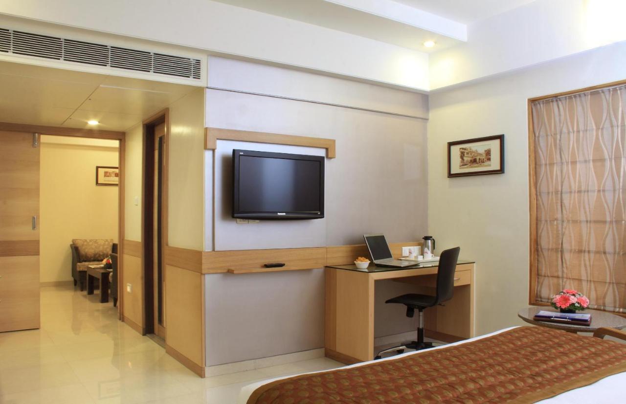 Hotel Crn Canary Bangalore Extérieur photo